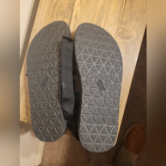 Teva Sandals Black, Size 10 mens - Picture 2 of 4